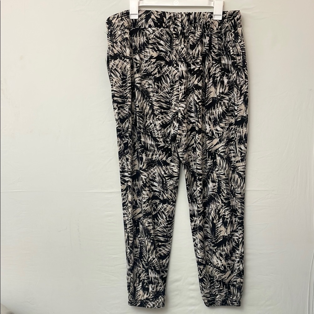 Robert Louis Jogger Pants women’s Size XL. – Black/White Palm Print – (F3)✨